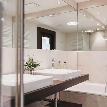 Hotel The Crystal Vaya Unique *