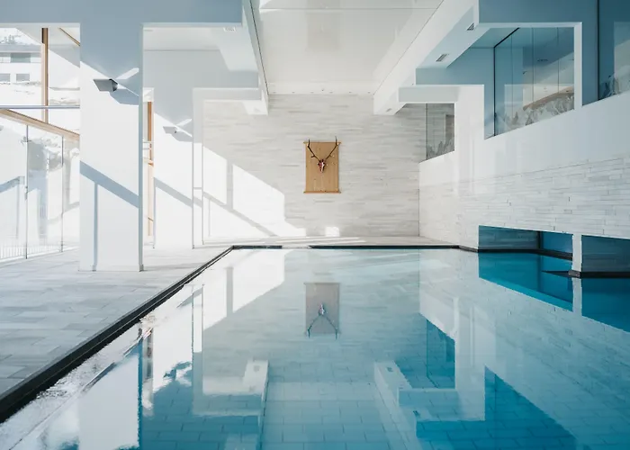 The Crystal Vaya Unique سولدن