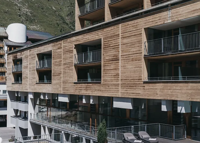 The Crystal Vaya Unique