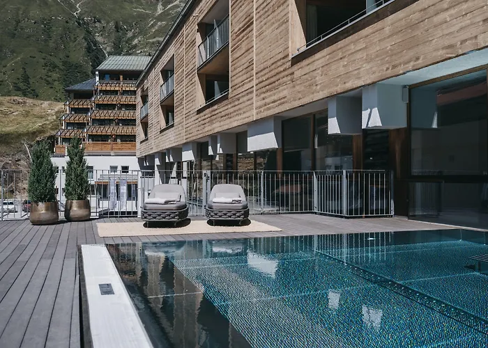 The Crystal Vaya Unique *